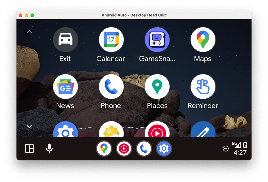 Android Auto 启动器，其中显示了应用网格，包括 Places 应用。