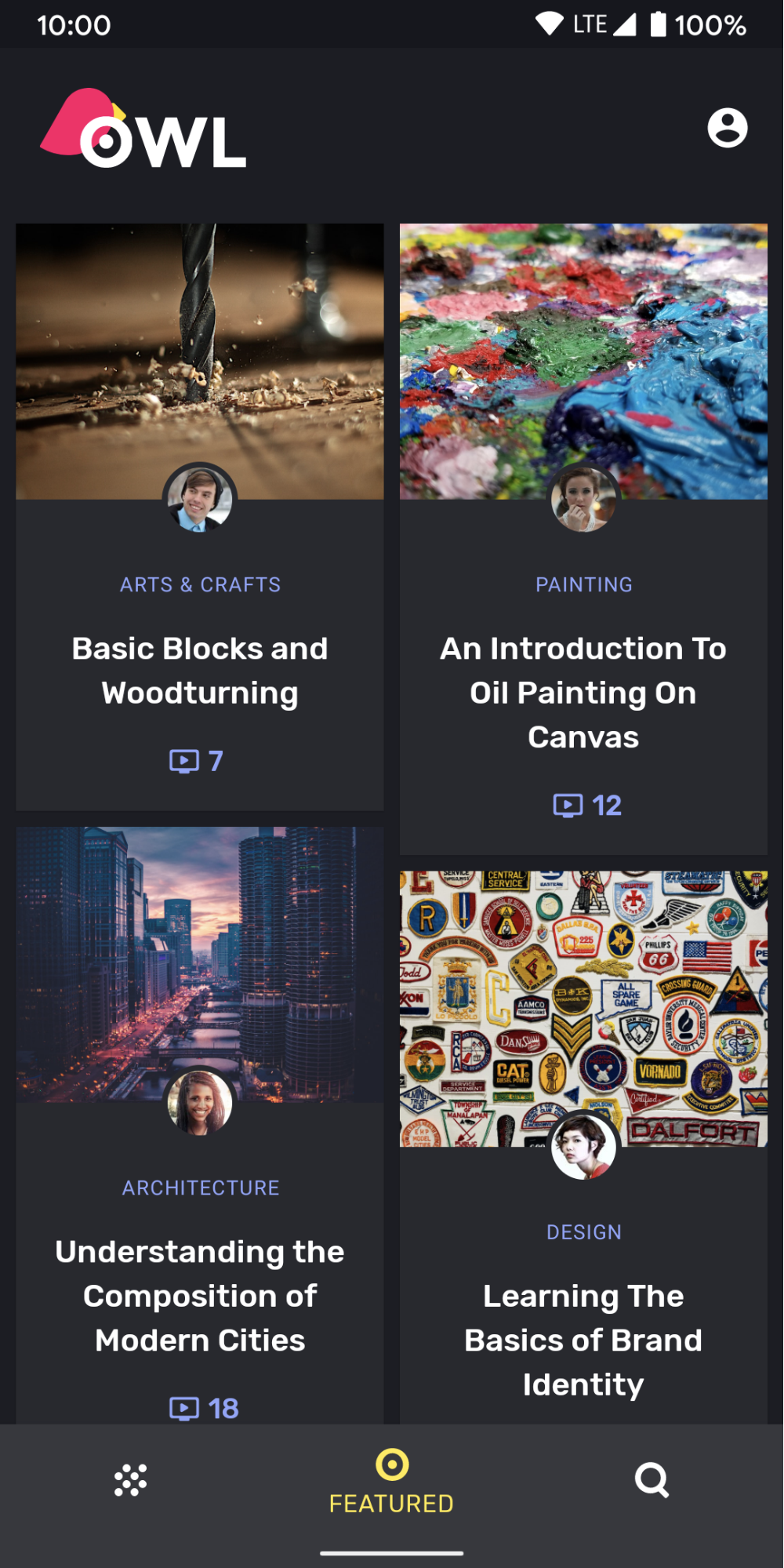 Screenshot aplikasi, yang menunjukkan warna yang sedikit berbeda yang digunakan untuk elemen pada tingkat elevasi yang berbeda