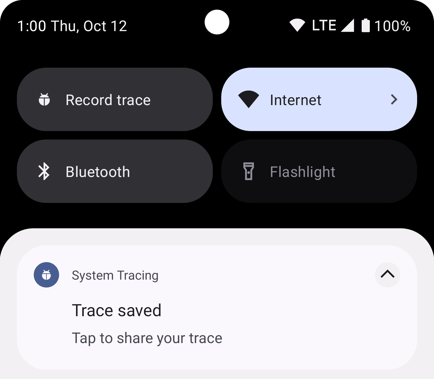 Notification avec le message &quot;Trace saved. Tap to share your trace.&quot; (Trace enregistrée. Appuyez pour partager votre trace.)